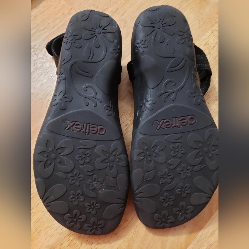 Aetrex Jane Thong Sandal, black, size 7 - Picture 3 of 3